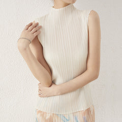 Miyake's sense of design is niche high-necked vest women's summer wears a T-shirt, a base layer, a white inner sleeveless, and a pleated top IsseyMiyakePleats